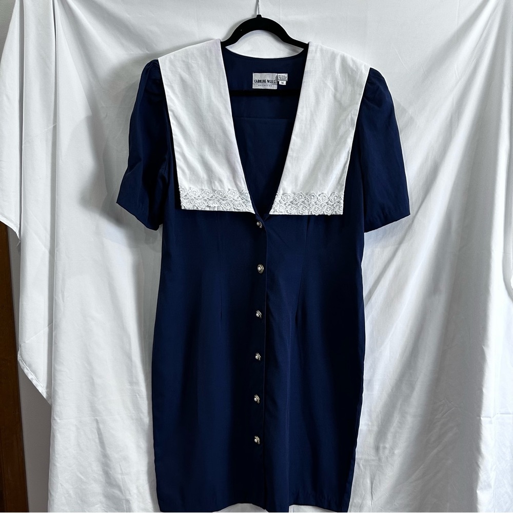 Vintage Caroline Wells Large White Collar Over navy blue Gold/Pearl Buttons S-16